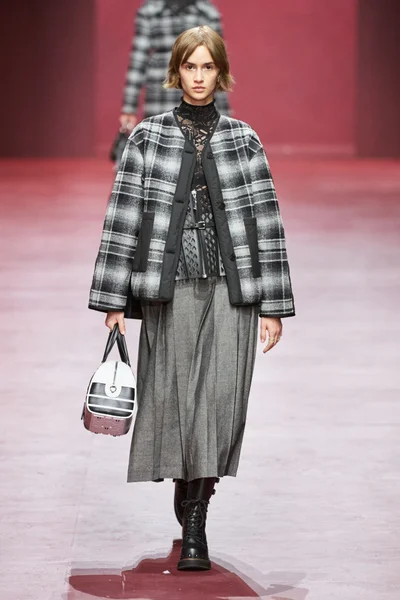Look 49